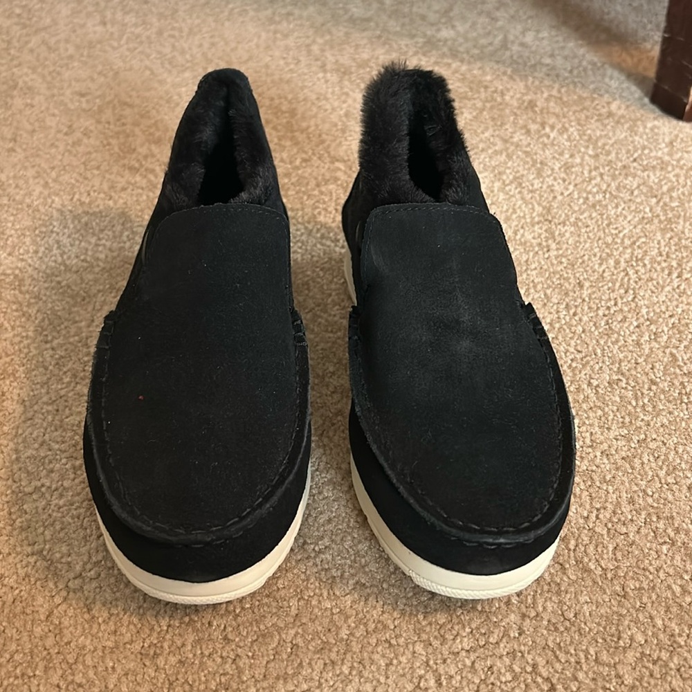 Brand new Sperry fake fur lined suede leather slip on shoes